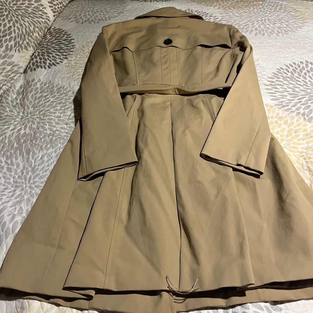 Women rain/trench coat. No tags, but never worn